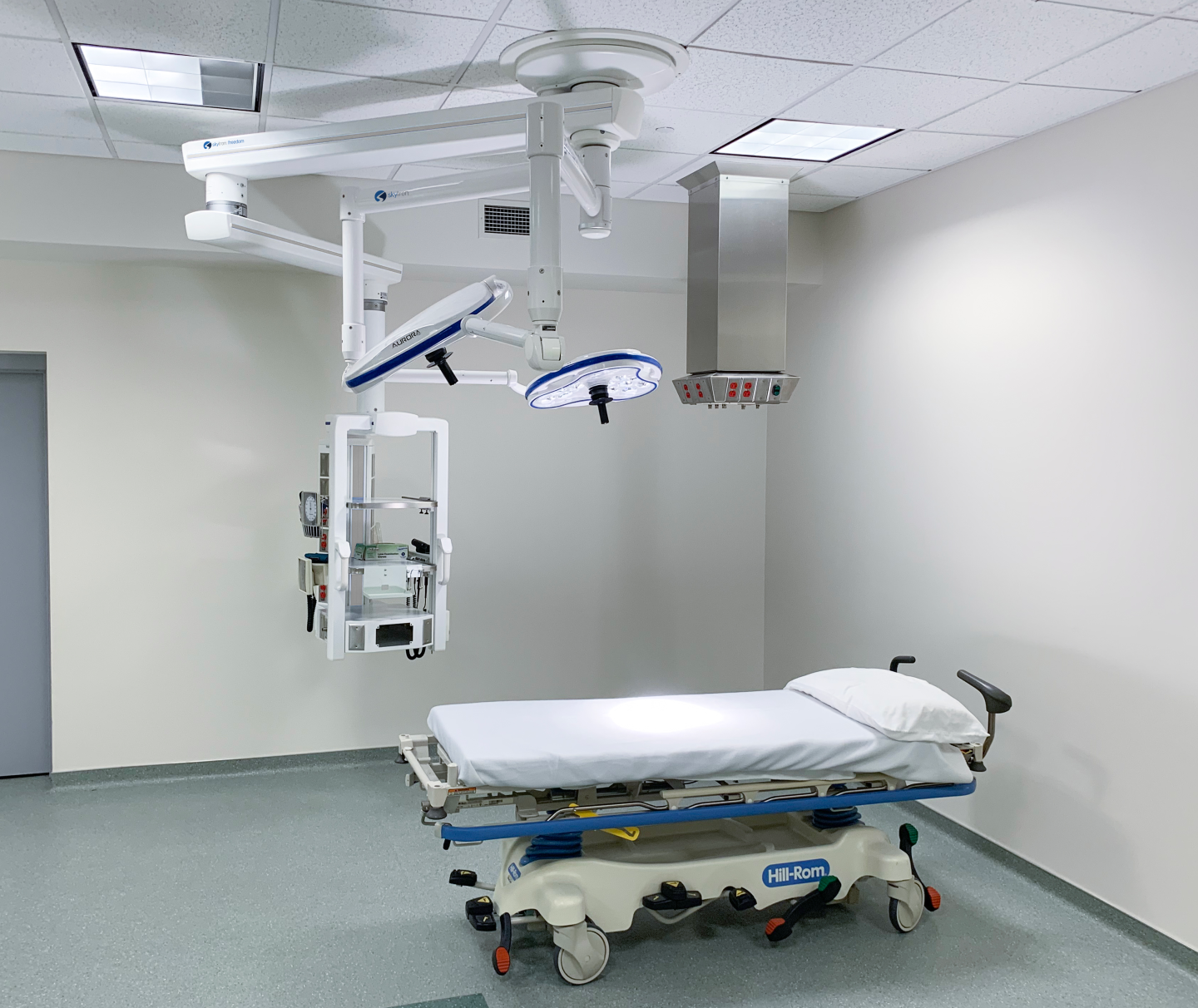 ICU exam room with Skytron Booms, Exam lights, and Equipment column